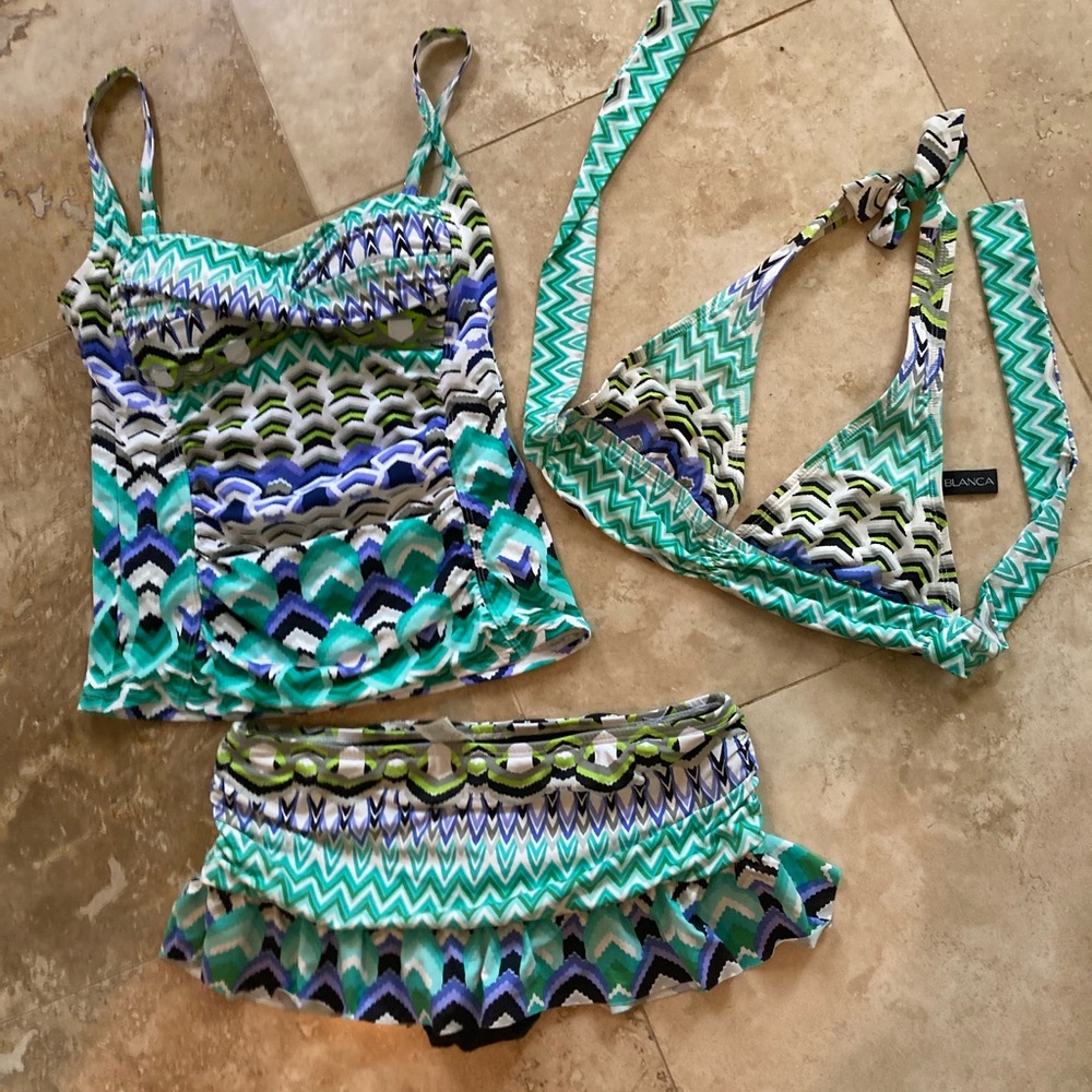 La Blanca Tankini/bikini. 3 pieces. Size 4. Great shape.